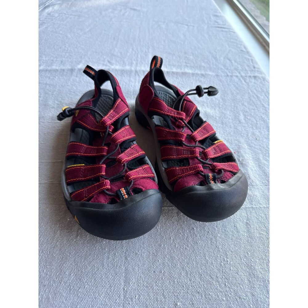 KEEN Newport Sandals Women's Size 6 Red Orange Stitching Water Hiking